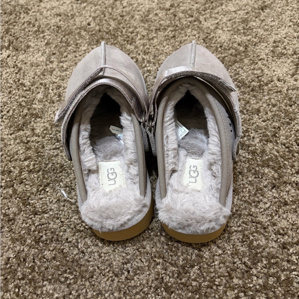 UGG Slippers - Picture 3 of 7